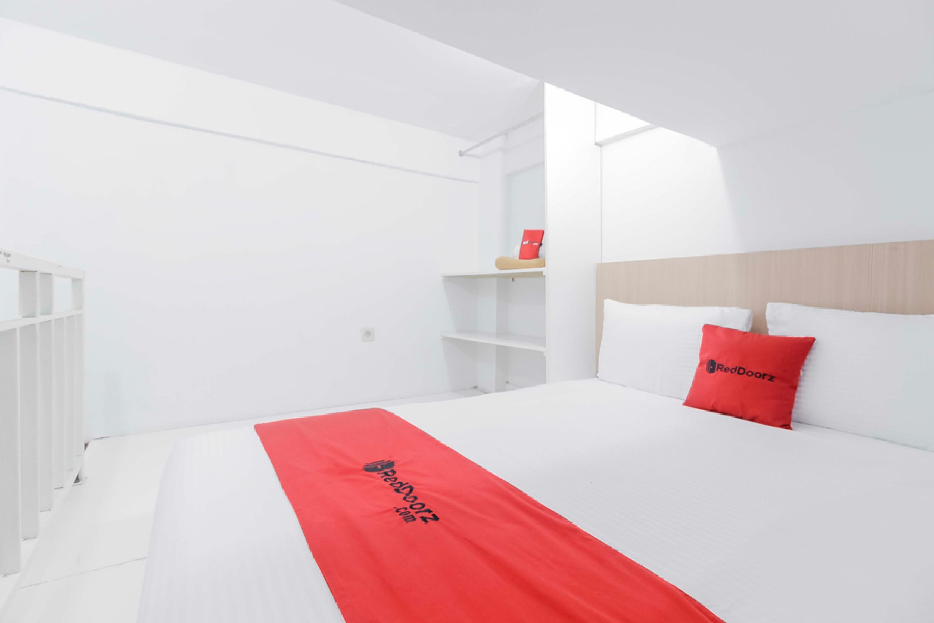 Hotel Reddoorz Near Hayam Wuruk Plaza Giacarta Esterno foto