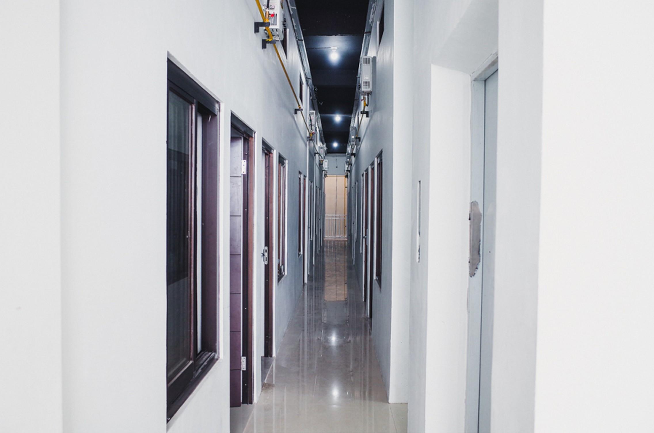Hotel Reddoorz Near Hayam Wuruk Plaza Giacarta Esterno foto