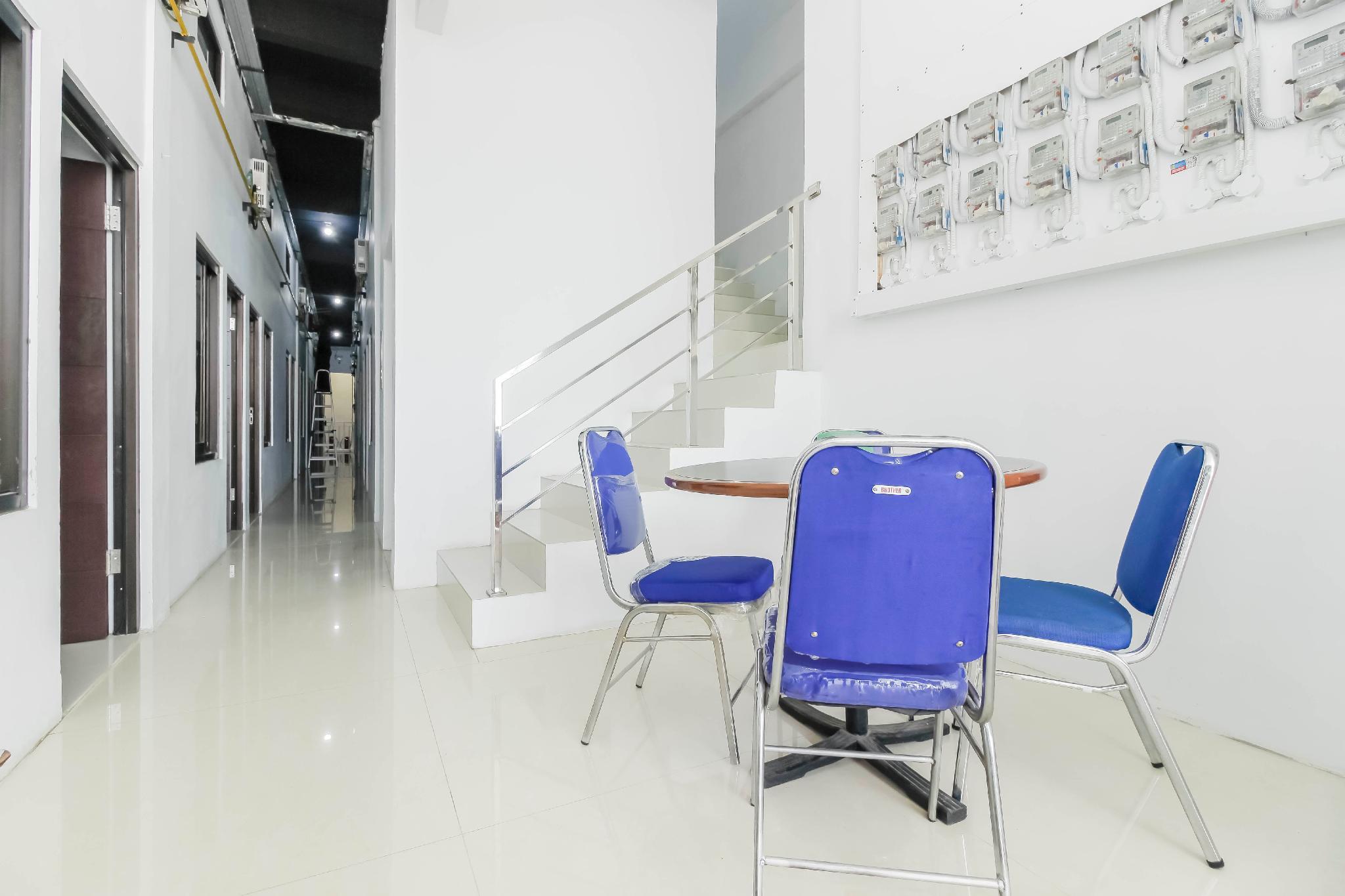 Hotel Reddoorz Near Hayam Wuruk Plaza Giacarta Esterno foto