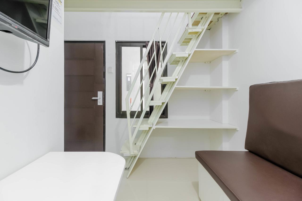 Hotel Reddoorz Near Hayam Wuruk Plaza Giacarta Esterno foto