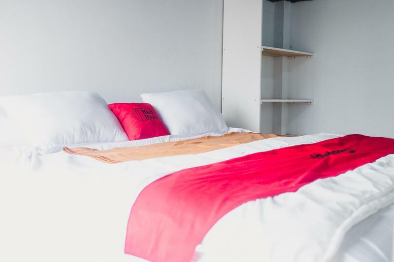 Hotel Reddoorz Near Hayam Wuruk Plaza Giacarta Esterno foto